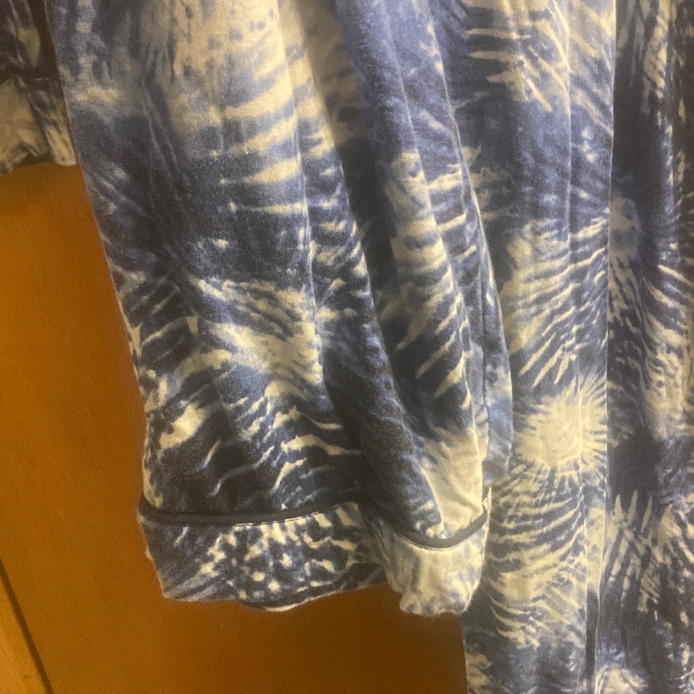 Lands' End Blue and White Patterned pajama set - Picture 7 of 9